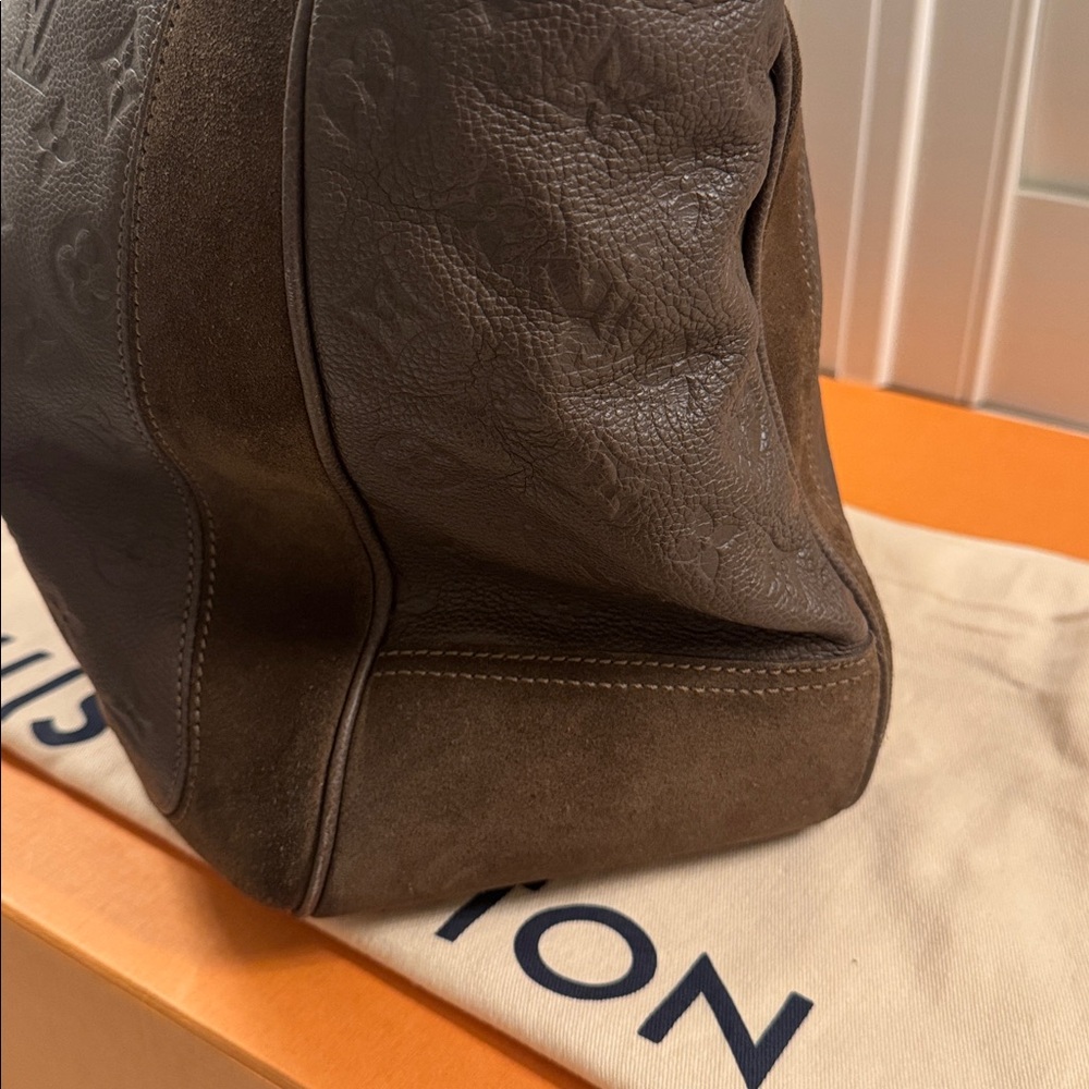 Louis Vuitton Brown Audacieuse GM tote bag - Picture 7 of 16